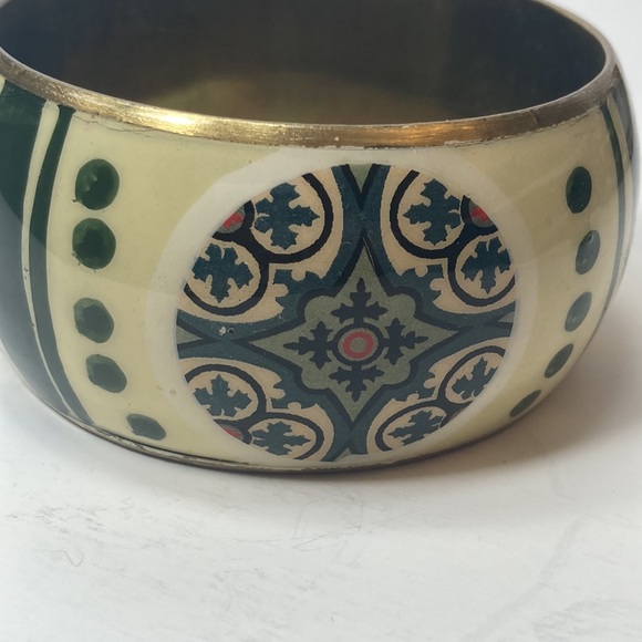 Enamel Metal Bangle Bracelet Cream Green - Picture 4 of 15